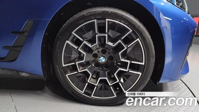 BMW i4 2025 — фото 5