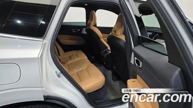 Volvo XC60 2020 — фото 12