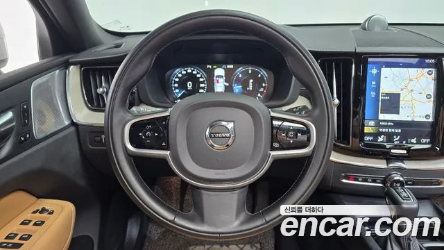 Volvo XC60 2020 — фото 13