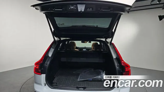 Volvo XC60 2020 — фото 20
