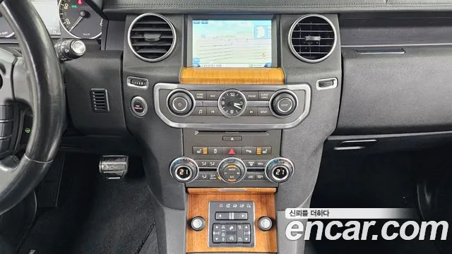 Land Rover Discovery 2014 — фото 15