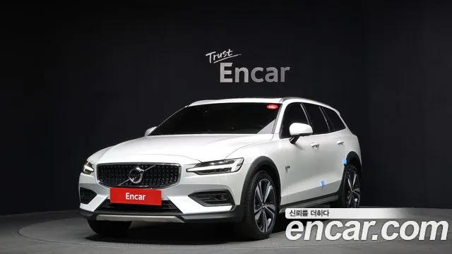 Volvo V60 2021 — фото 1