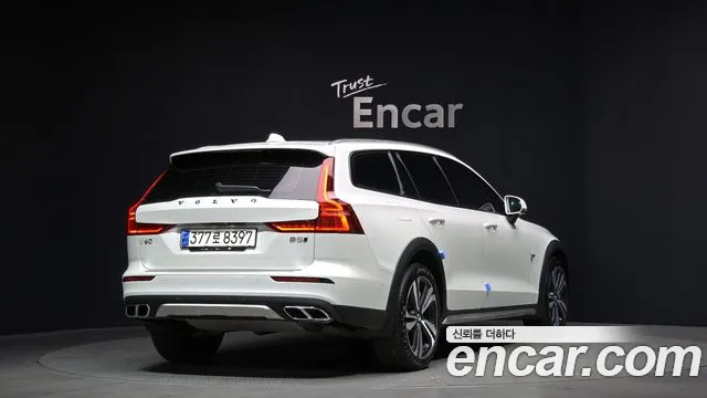 Volvo V60 2021 — фото 2