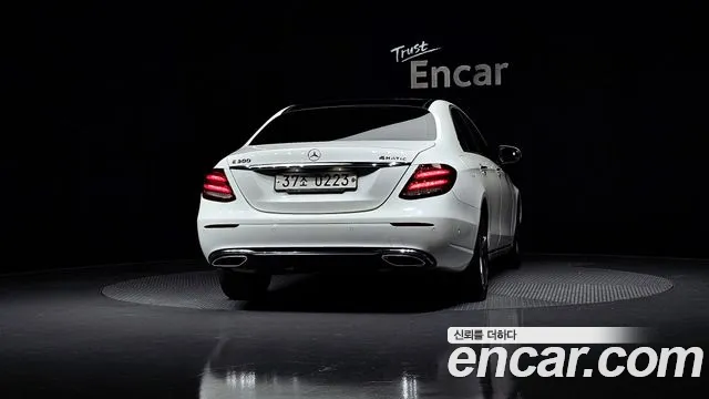 Mercedes-Benz E-Class 2017 — фото 4