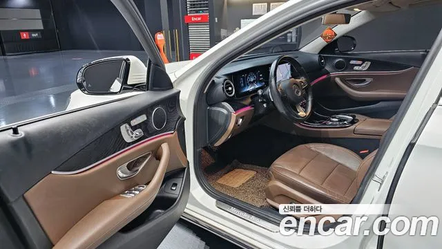 Mercedes-Benz E-Class 2017 — фото 11