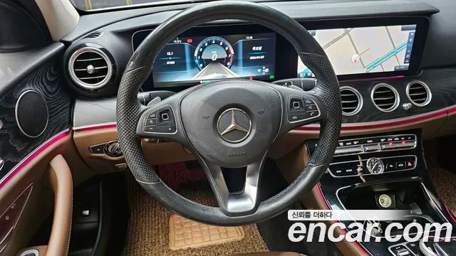 Mercedes-Benz E-Class 2017 — фото 13