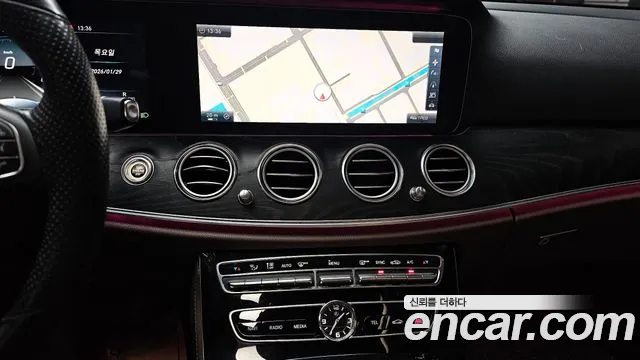 Mercedes-Benz E-Class 2017 — фото 14