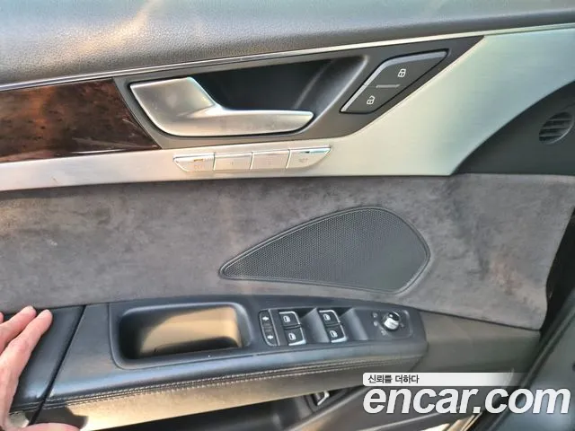 Audi A8 2014 — фото 11