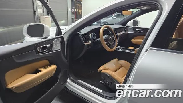 Volvo XC60 2021 — фото 10