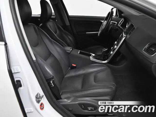 Volvo S60 2018 — фото 10