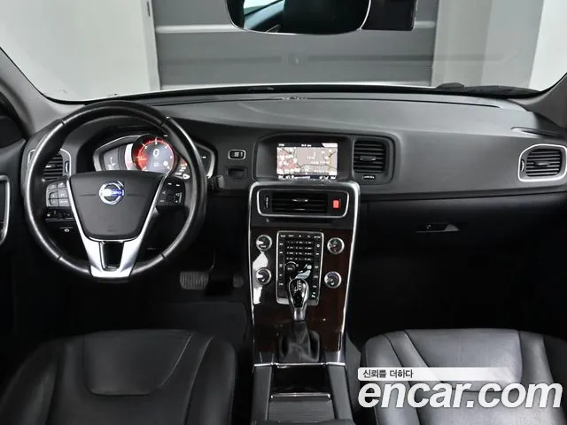Volvo S60 2018 — фото 11