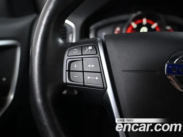Volvo S60 2018 — фото 12