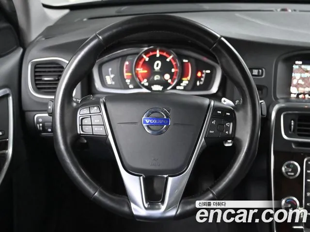 Volvo S60 2018 — фото 13