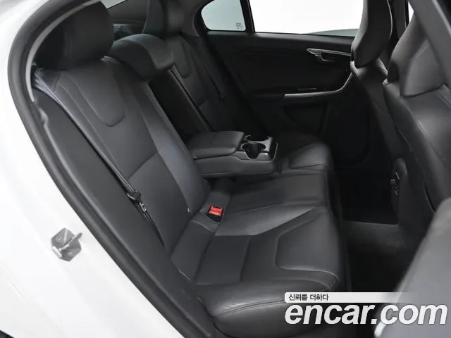 Volvo S60 2018 — фото 18