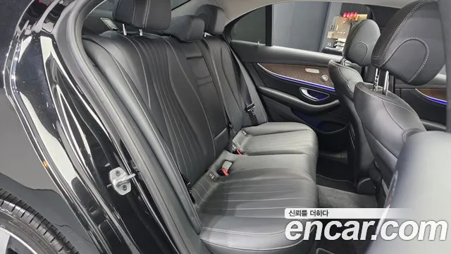 Mercedes-Benz E-Class 2019 — фото 12