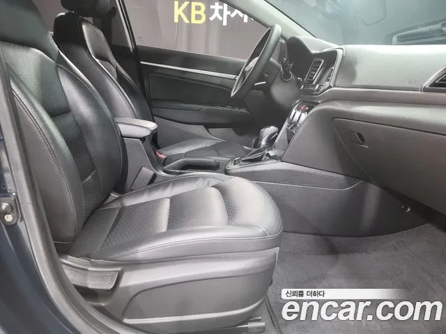 Hyundai AVANTE 2019 — фото 17