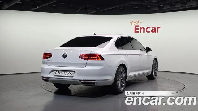 Volkswagen Passat 2018 — фото 2