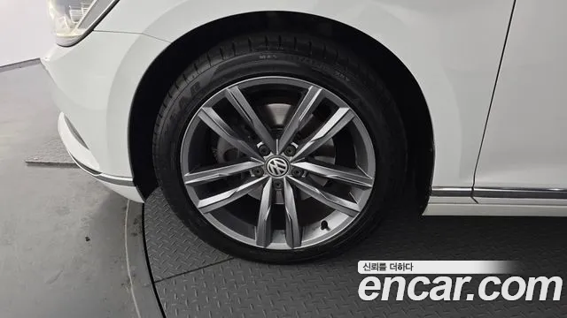 Volkswagen Passat 2018 — фото 5
