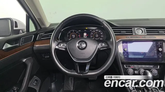 Volkswagen Passat 2018 — фото 13