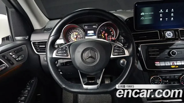Mercedes-Benz GLE-Class 2018 — фото 13