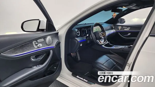 Mercedes-Benz E-Class 2022 — фото 10