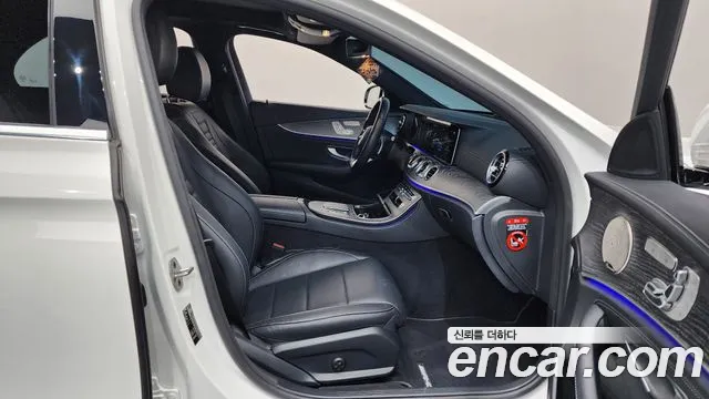 Mercedes-Benz E-Class 2022 — фото 11