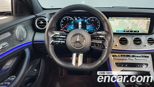Mercedes-Benz E-Class 2022 — фото 13