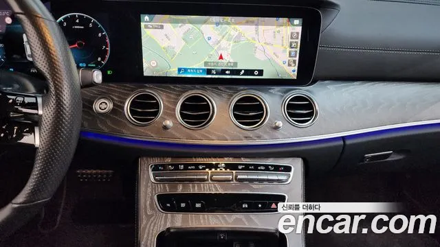 Mercedes-Benz E-Class 2022 — фото 14