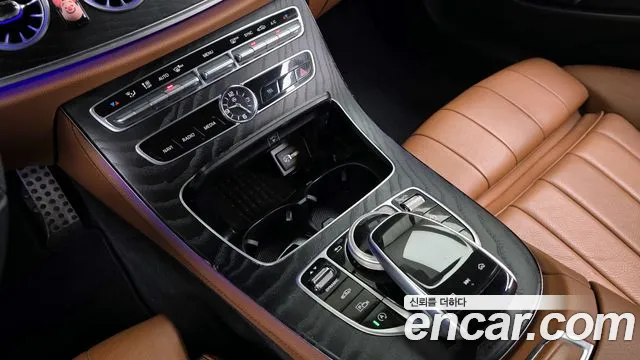 Mercedes-Benz E-Class 2019 — фото 18