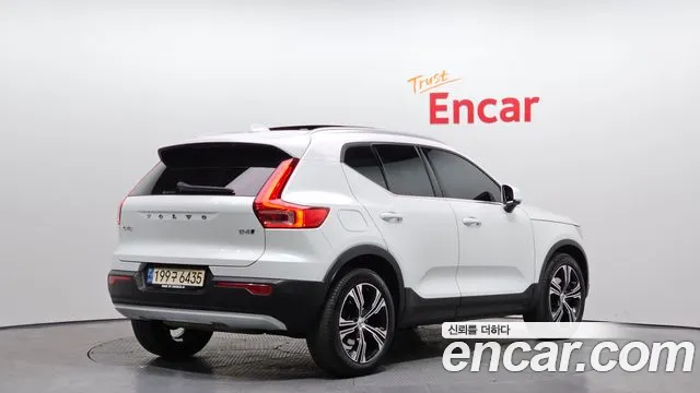 Volvo XC40 2022 — фото 2