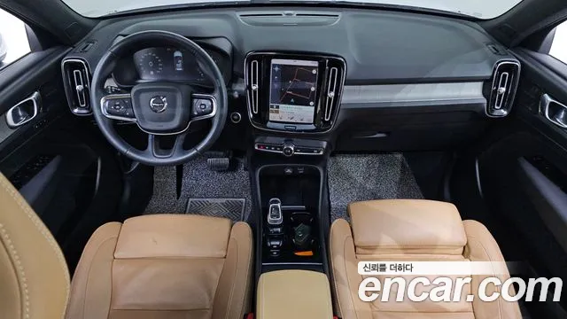 Volvo XC40 2022 — фото 7