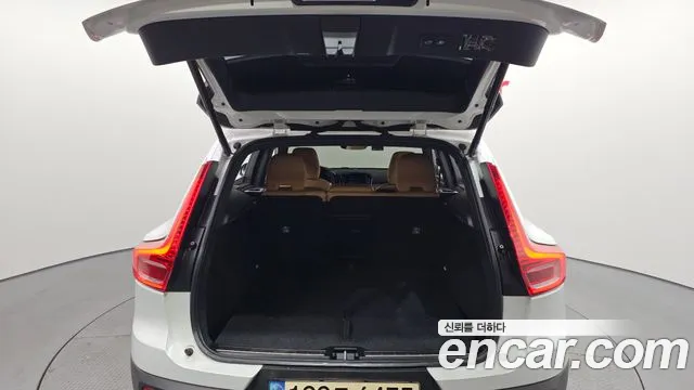 Volvo XC40 2022 — фото 20