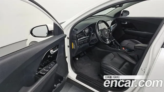 Kia Niro 2021 — фото 10
