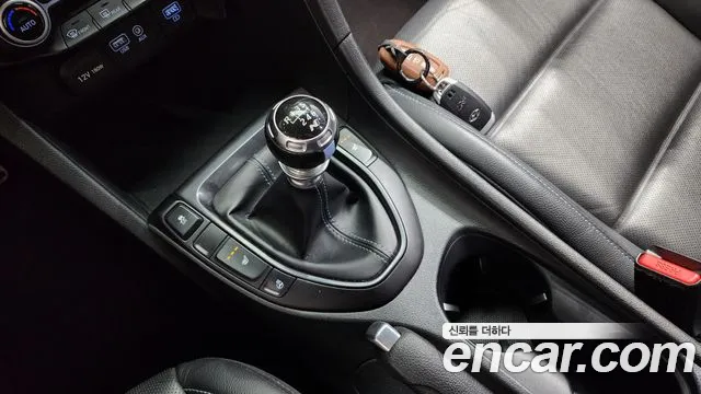 Hyundai Veloster 2019 — фото 9