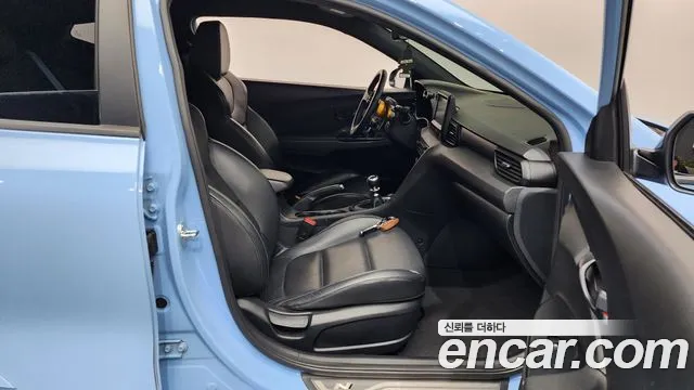 Hyundai Veloster 2019 — фото 11