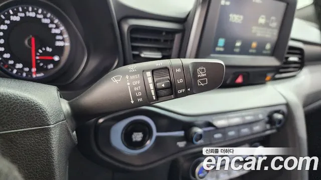 Hyundai Veloster 2019 — фото 19