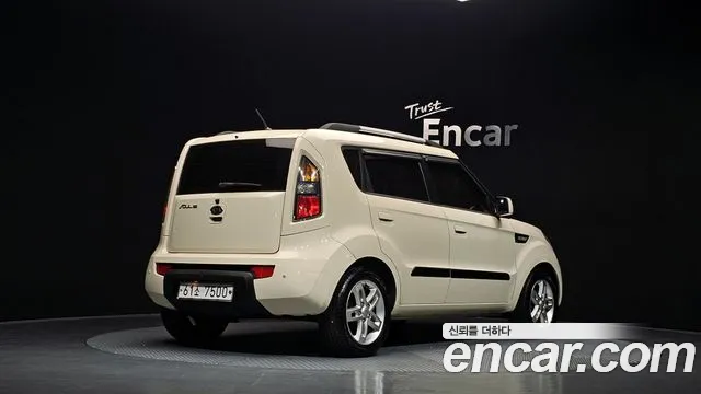Kia Soul 2010 — фото 2