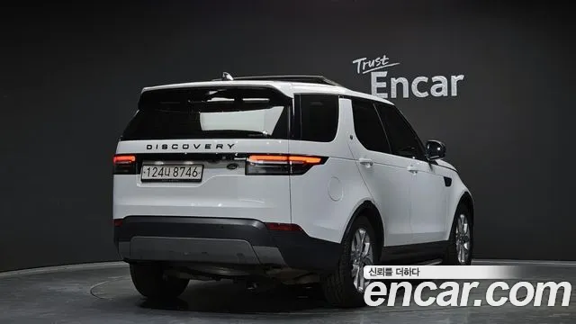 Land Rover Discovery 2018 — фото 2