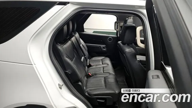 Land Rover Discovery 2018 — фото 11