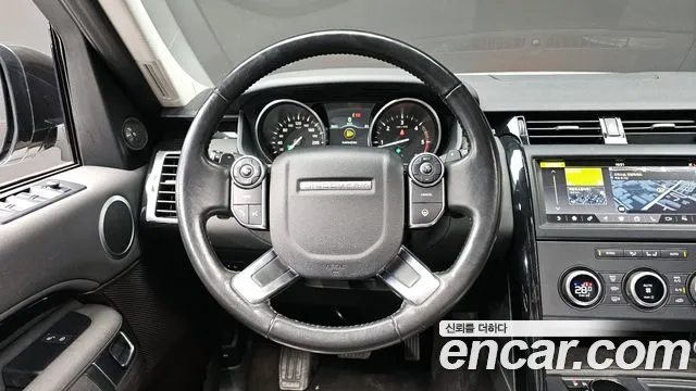 Land Rover Discovery 2018 — фото 13
