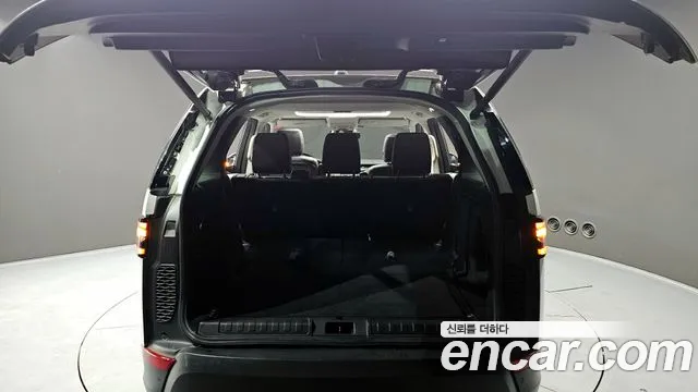 Land Rover Discovery 2018 — фото 20
