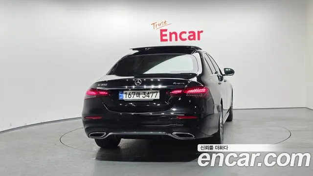 Mercedes-Benz E-Class 2022 — фото 4