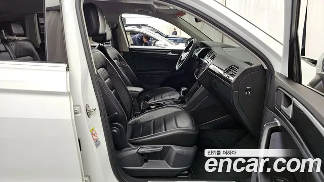 Volkswagen Tiguan 2021 — фото 11