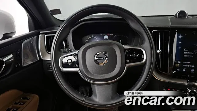 Volvo XC60 2019 — фото 13