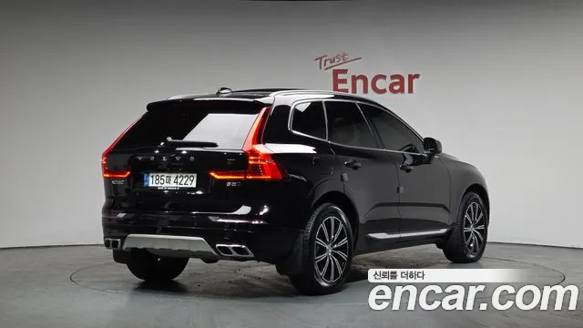 Volvo XC60 2021 — фото 1