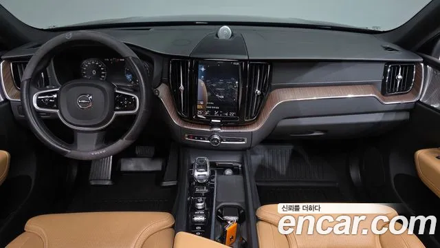 Volvo XC60 2021 — фото 6