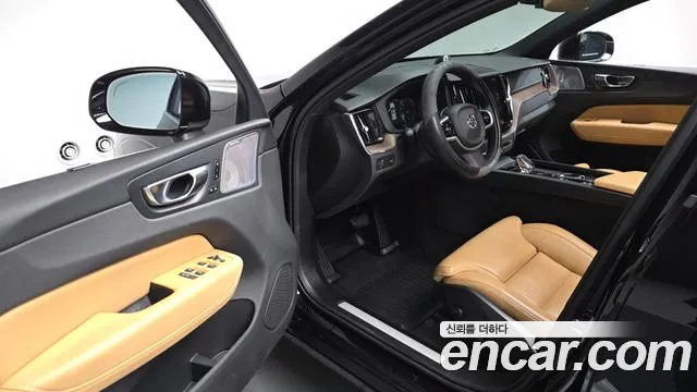Volvo XC60 2021 — фото 10