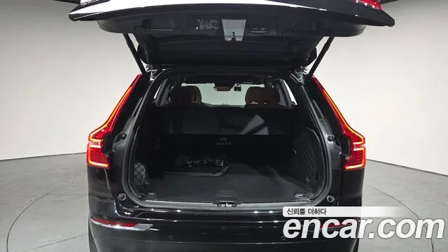 Volvo XC60 2021 — фото 19
