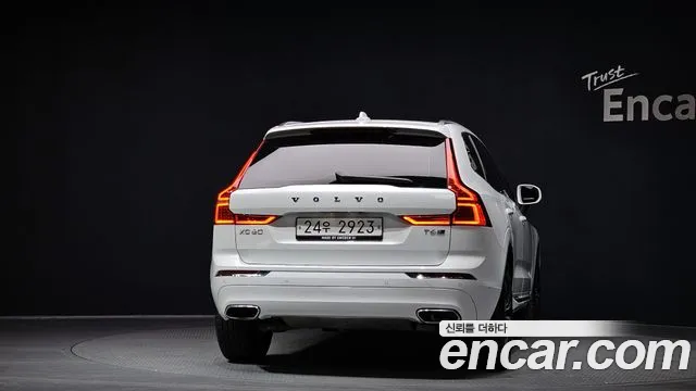 Volvo XC60 2019 — фото 4