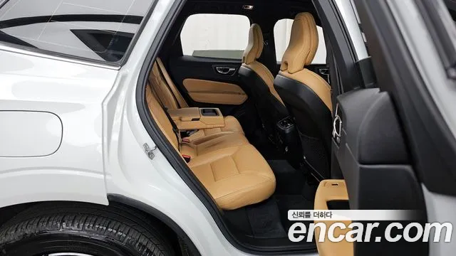 Volvo XC60 2019 — фото 12